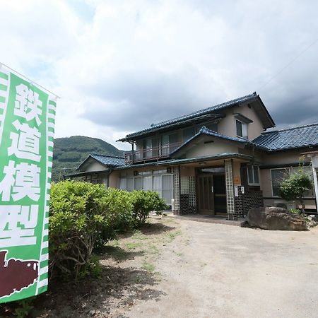 Fuefuki Tetsu No Ya Guesthouse For Railfans المظهر الخارجي الصورة